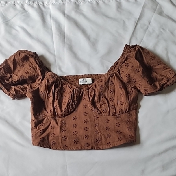 Hollister Tops - NWOT hollister Brown Eyelet Puff Sleeve Top XS